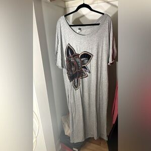 T-shirt dress with slits on the sides